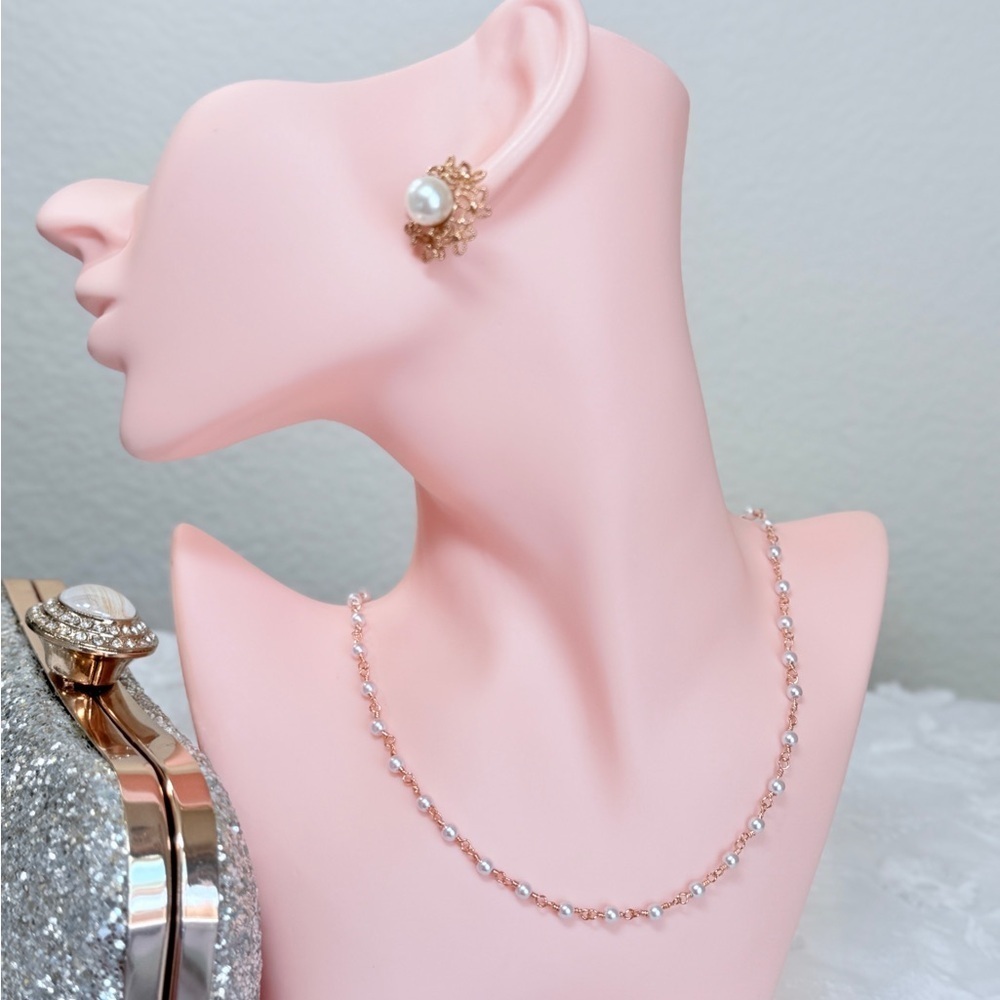 Gold and White Pearls Necklace - Picture 5 of 5